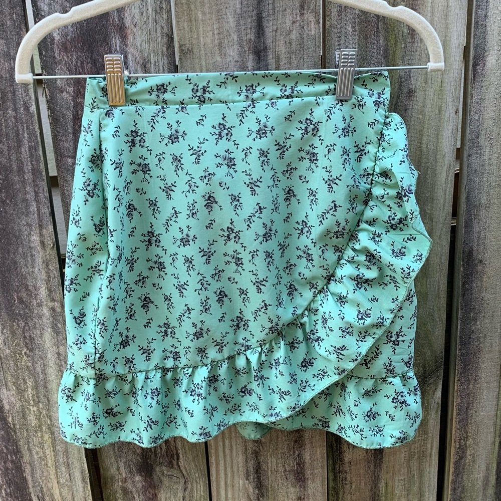 SOLD❗️Mint Green Floral Skirt